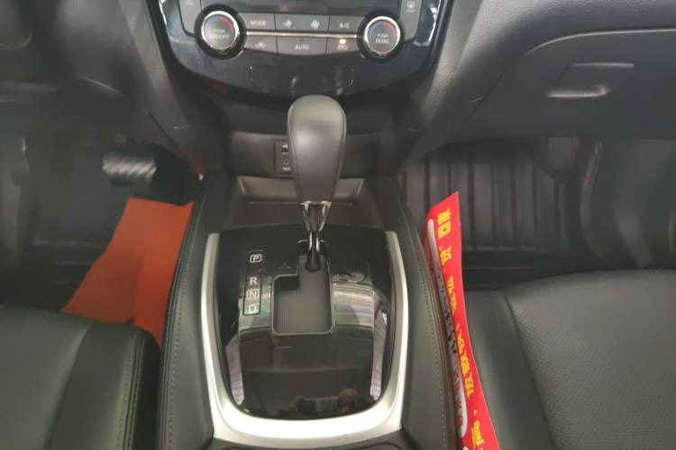 Used Nissan X-Trail 2014 2.0L CVT Comfort Edition 2WD Gear Lever