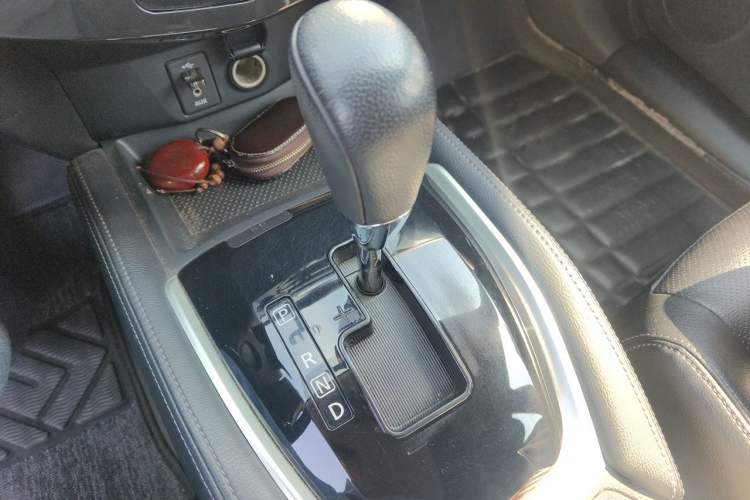 Used Nissan X-Trail 2014 2.0L CVT Comfort Edition 2WD Gear Lever