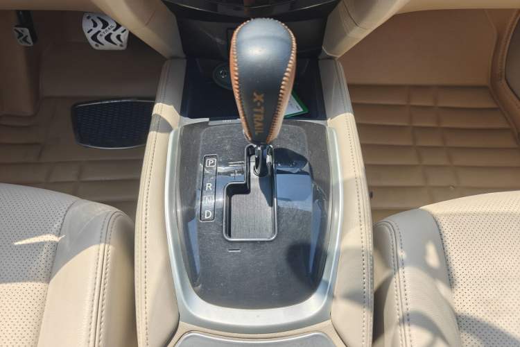 Used Nissan X-Trail 2014 2.5L CVT Luxury Edition 4WD Gear Lever
