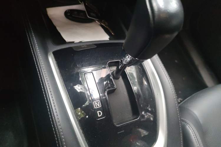 Used Nissan X-Trail 2014 2.5L CVT Luxury Edition 4WD Gear Lever