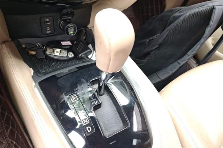 Used Nissan X-Trail 2014 2.5L CVT Leading Edition 4WD Gear Lever