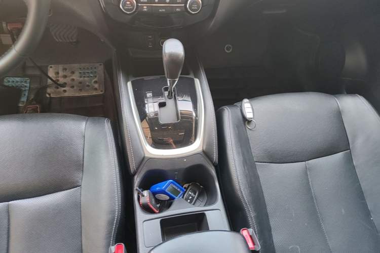 Used Nissan X-Trail 2014 2.0L CVT Comfort Edition 2WD Gear Lever