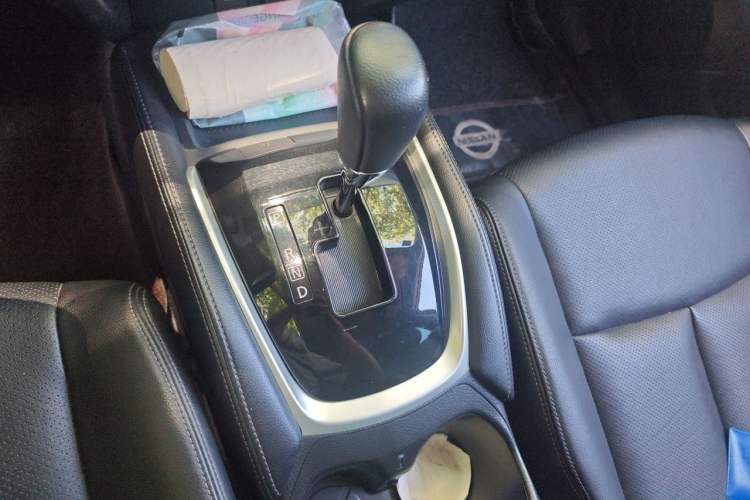 Used Nissan X-Trail 2014 2.0L CVT Comfort Edition 2WD Gear Lever