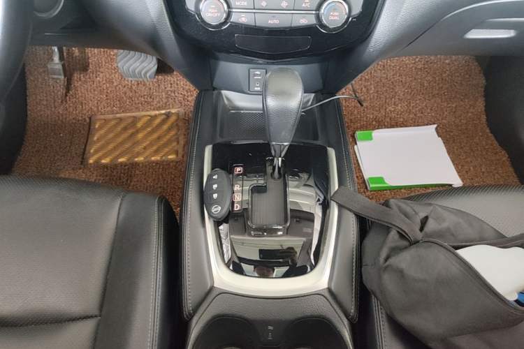 Used Nissan X-Trail 2014 2.0L CVT Comfort Edition 2WD Gear Lever