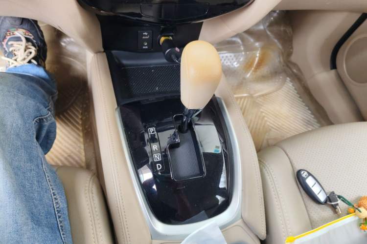 Used Nissan X-Trail 2014 2.0L CVT Fashion Edition 2WD Gear Lever