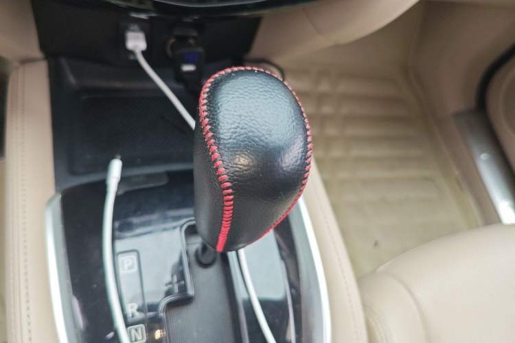 Used Nissan X-Trail 2014 2.0L CVT Comfort Edition 2WD Gear Lever