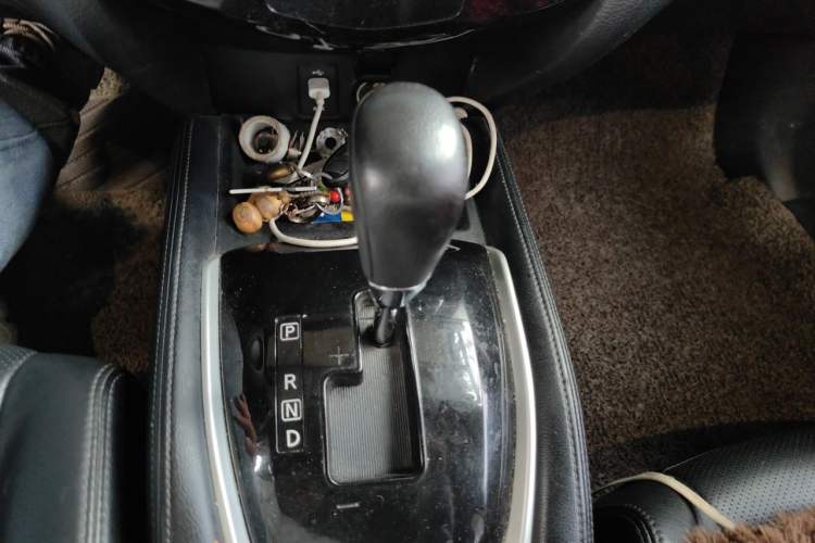 Used Nissan X-Trail 2014 2.0L CVT Comfort Edition 2WD Gear Lever
