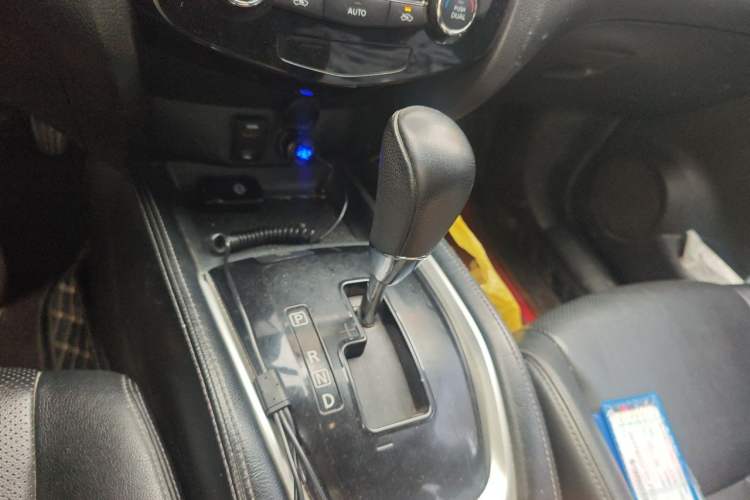 Used Nissan X-Trail 2014 2.0L CVT Comfort Edition 2WD Gear Lever