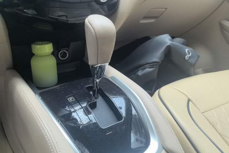 Used Nissan X-Trail 2014 2.0L CVT Comfort Edition 2WD Gear Lever