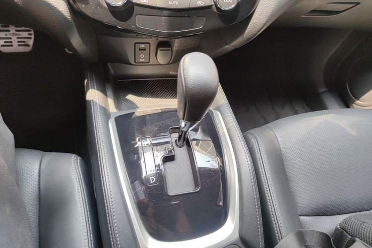 Used Nissan X-Trail 2014 2.5L CVT Luxury Edition 4WD Gear Lever