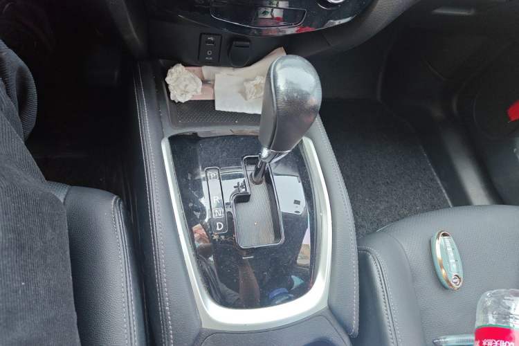 Used Nissan X-Trail 2014 2.0L CVT Comfort Edition 2WD Gear Lever