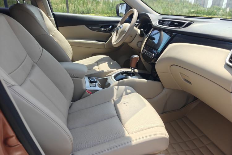 Used Nissan X-Trail 2014 2.5L CVT Luxury Edition 4WD Interior 1