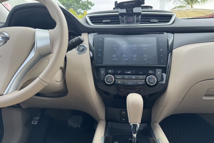 Used Nissan X-Trail 2014 2.0L CVT Comfort Edition 2WD Interior 2