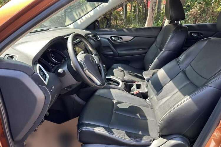 Used Nissan X-Trail 2014 2.0L CVT Comfort Edition 2WD Interior 2