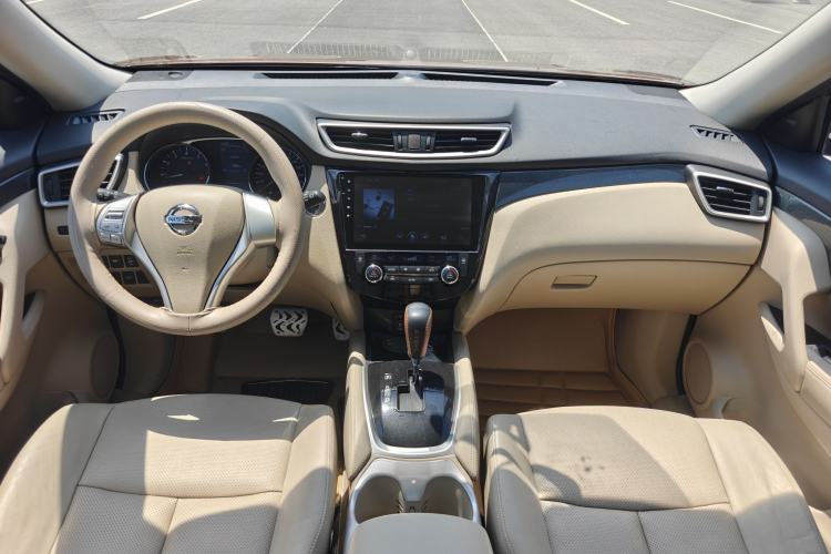 Used Nissan X-Trail 2014 2.5L CVT Luxury Edition 4WD Interior 2