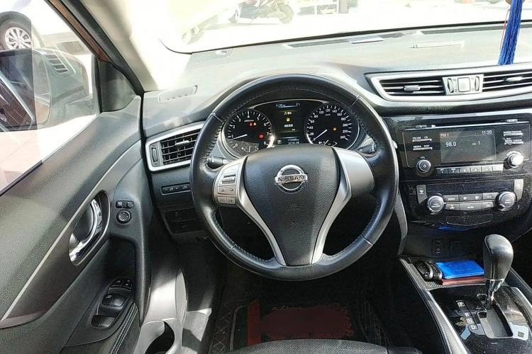 Used Nissan X-Trail 2014 2.0L CVT Comfort Edition 2WD Interior 2