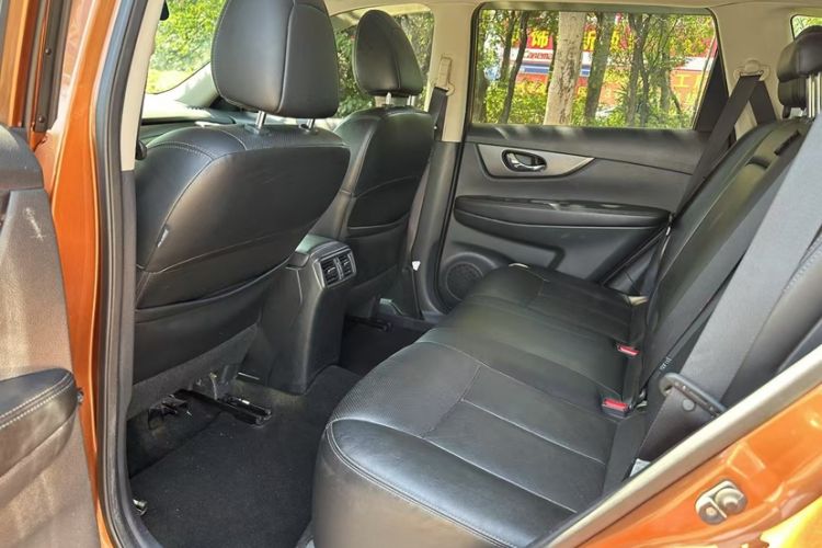 Used Nissan X-Trail 2014 2.0L CVT Comfort Edition 2WD Interior 3