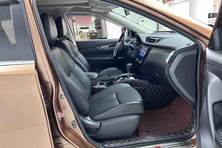 Used Nissan X-Trail 2014 2.0L CVT Comfort Edition 2WD Interior 3