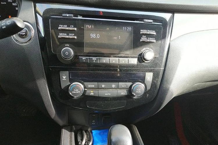 Used Nissan X-Trail 2014 2.0L CVT Comfort Edition 2WD Interior 3