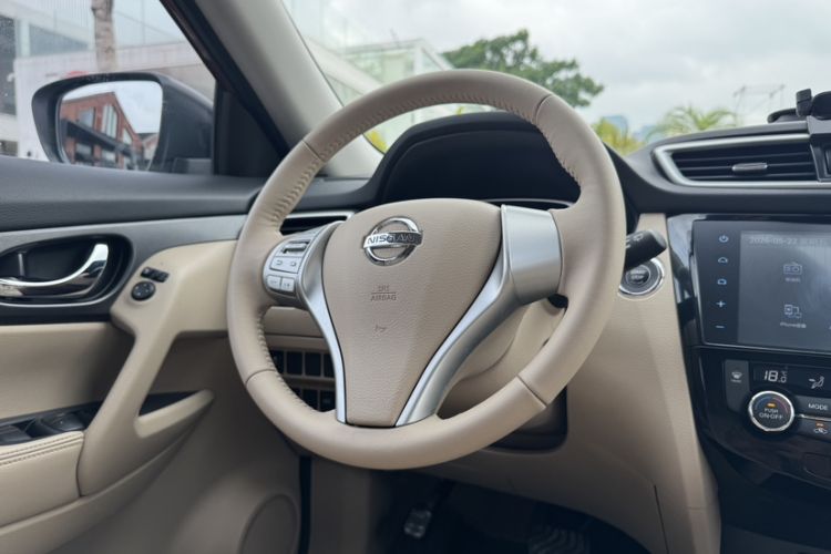 Used Nissan X-Trail 2014 2.0L CVT Comfort Edition 2WD Interior 4