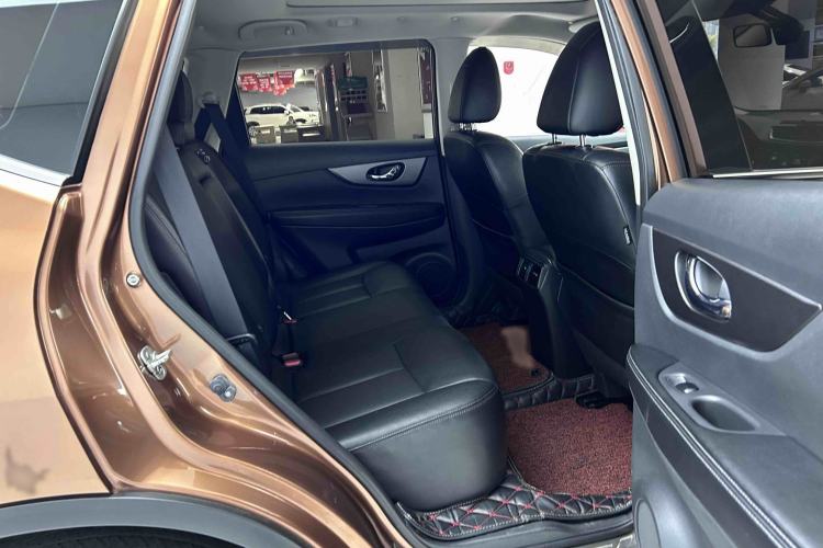 Used Nissan X-Trail 2014 2.0L CVT Comfort Edition 2WD Interior 4