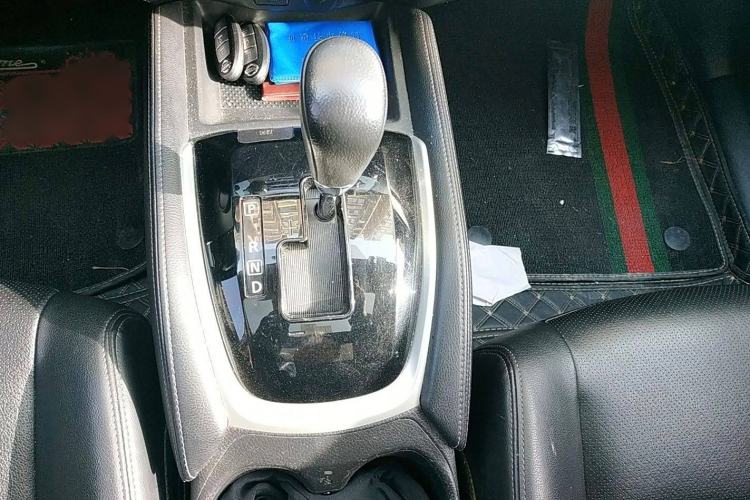 Used Nissan X-Trail 2014 2.0L CVT Comfort Edition 2WD Interior 4