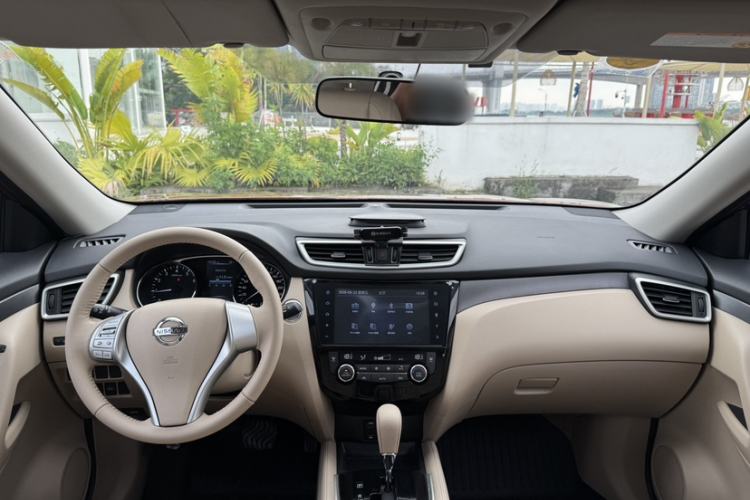 Used Nissan X-Trail 2014 2.0L CVT Comfort Edition 2WD Interior 6