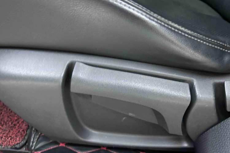 Used Nissan X-Trail 2014 2.0L CVT Comfort Edition 2WD Interior 8