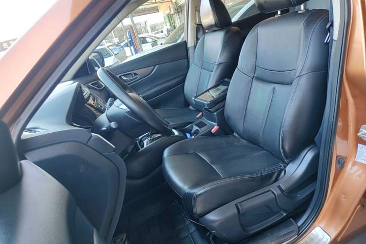 Used Nissan X-Trail 2014 2.0L CVT Comfort Edition 2WD Left Front Seat