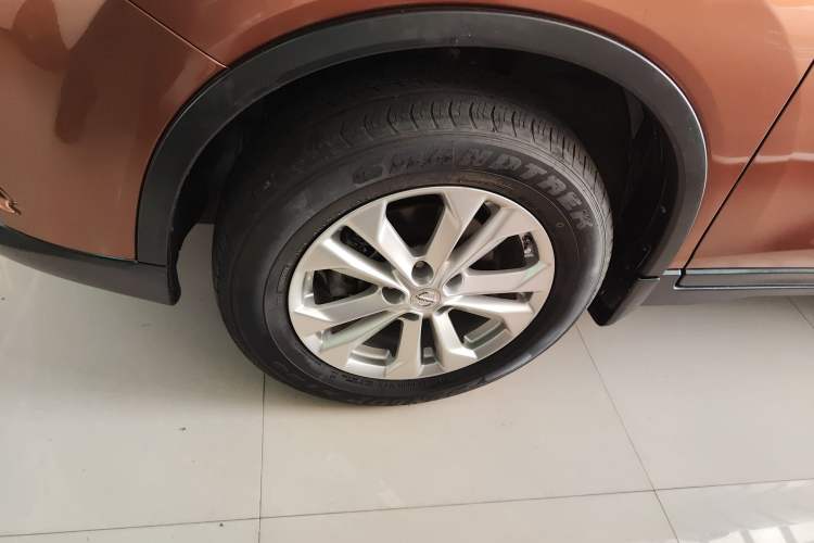 Used Nissan X-Trail 2014 2.0L CVT Comfort Edition 2WD Left Front Wheel Hub