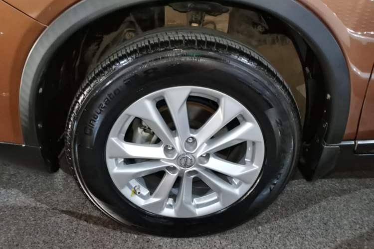 Used Nissan X-Trail 2014 2.0L CVT Comfort Edition 2WD Left Front Wheel Hub