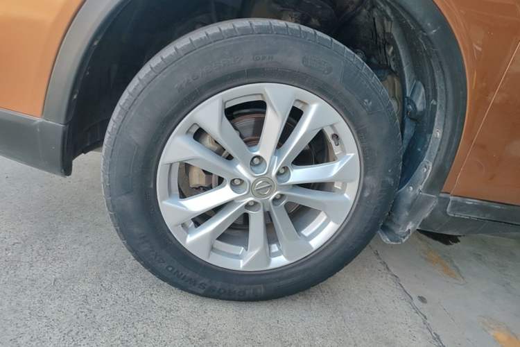 Used Nissan X-Trail 2014 2.0L CVT Comfort Edition 2WD Left Front Wheel Hub