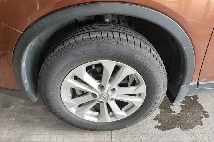 Used Nissan X-Trail 2014 2.0L CVT Comfort Edition 2WD Left Front Wheel Hub