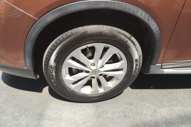 Used Nissan X-Trail 2014 2.5L CVT Luxury Edition 4WD Left Front Wheel Hub