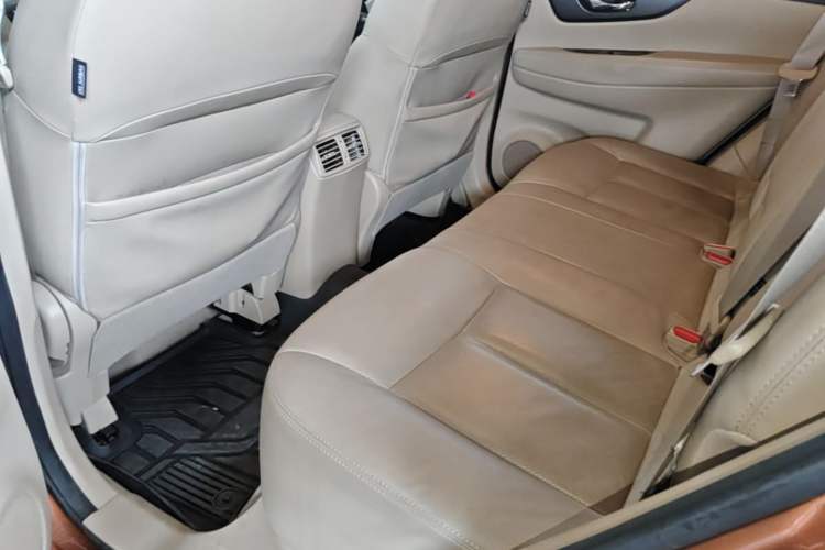Used Nissan X-Trail 2014 2.0L CVT Comfort Edition 2WD Left Rear Seat