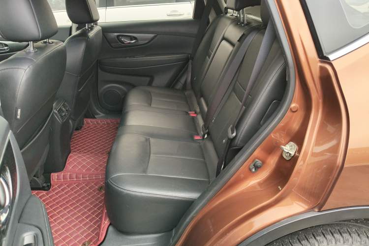 Used Nissan X-Trail 2014 2.5L CVT Leading Edition 4WD Left Rear Seat