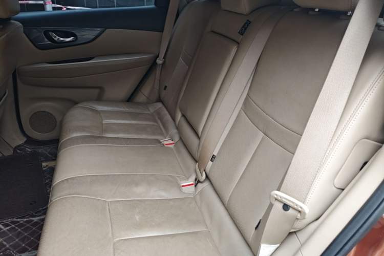 Used Nissan X-Trail 2014 2.5L CVT Leading Edition 4WD Left Rear Seat