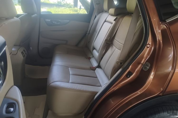 Used Nissan X-Trail 2014 2.5L CVT Leading Edition 4WD Left Rear Seat