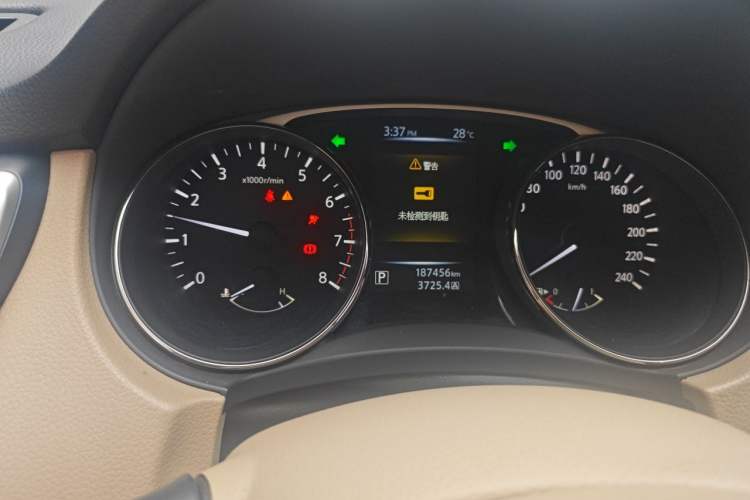 Used Nissan X-Trail 2014 2.0L CVT Comfort Edition 2WD Odometer Close Up