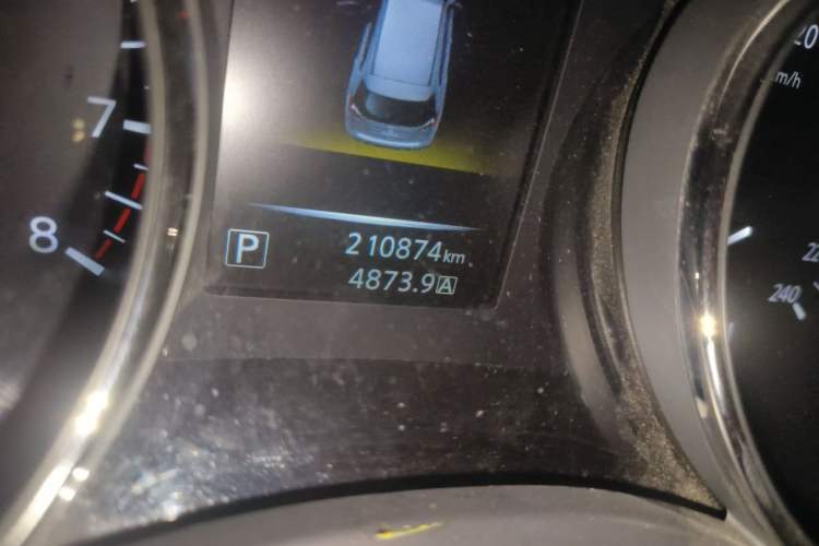 Used Nissan X-Trail 2014 2.0L CVT Smart Edition 2WD Odometer Close Up