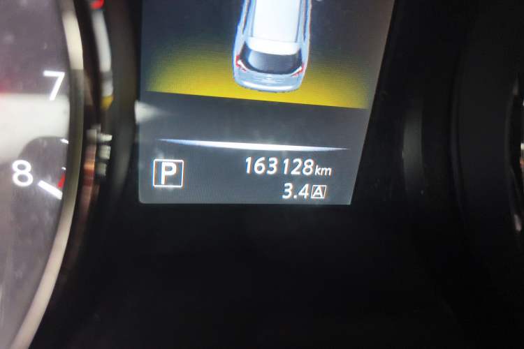 Used Nissan X-Trail 2014 2.0L CVT Comfort Edition 2WD Odometer Close Up