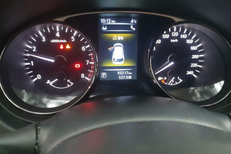 Used Nissan X-Trail 2014 2.5L CVT Luxury Edition 4WD Odometer Close Up
