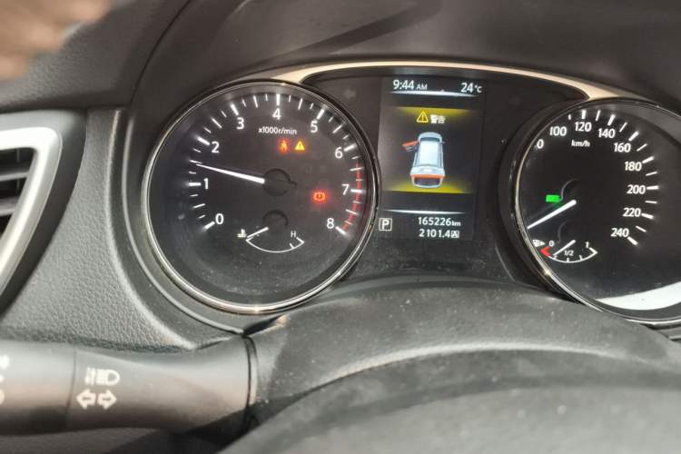 Used Nissan X-Trail 2014 2.0L CVT Comfort Edition 2WD Odometer Close Up