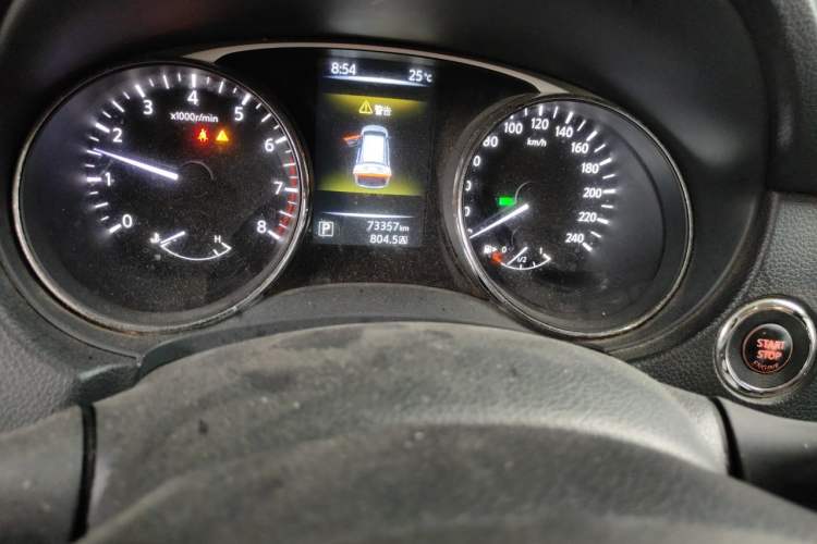Used Nissan X-Trail 2014 2.0L CVT Comfort Edition 2WD Odometer Close Up