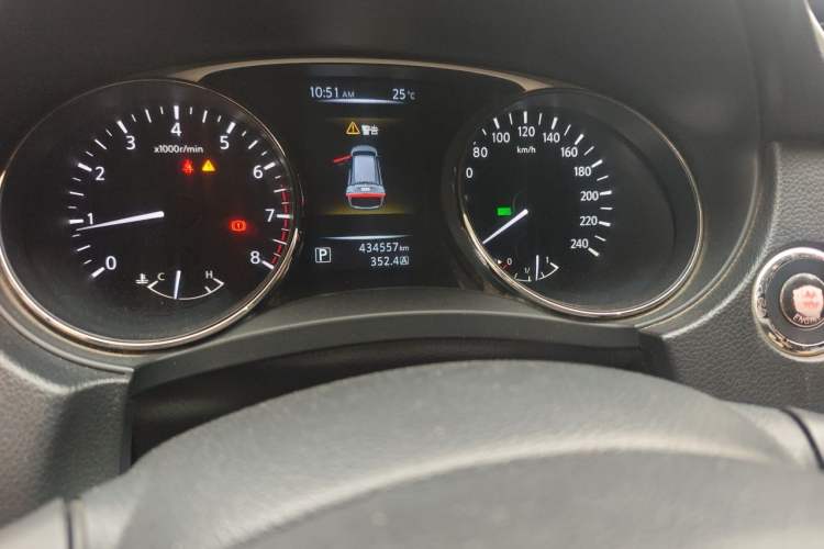 Used Nissan X-Trail 2014 2.0L CVT Comfort Edition 2WD Odometer Close Up