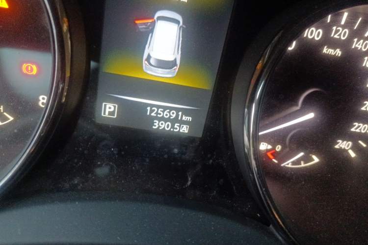 Used Nissan X-Trail 2014 2.5L CVT Leading Edition 4WD Odometer Close Up