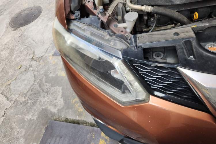Used Nissan X-Trail 2014 2.0L CVT Comfort Edition 2WD Right Front Headlight
