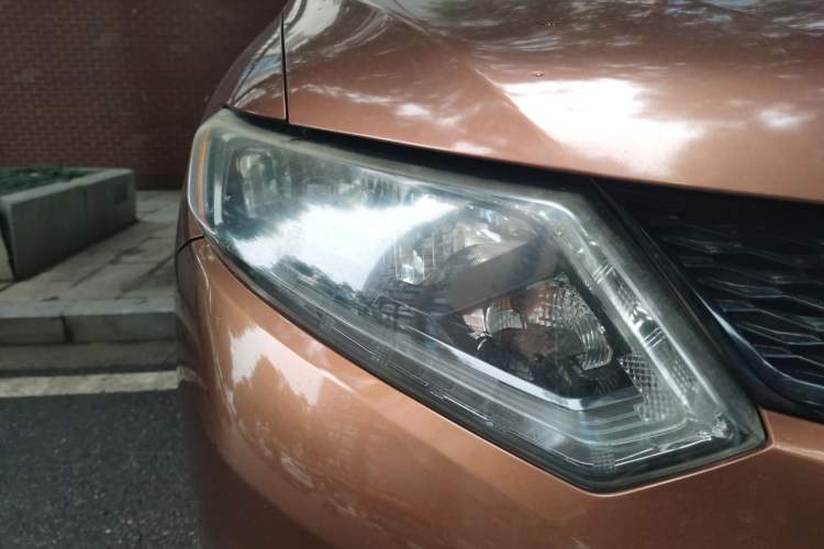 Used Nissan X-Trail 2014 2.5L CVT Luxury Edition 4WD Right Front Headlight