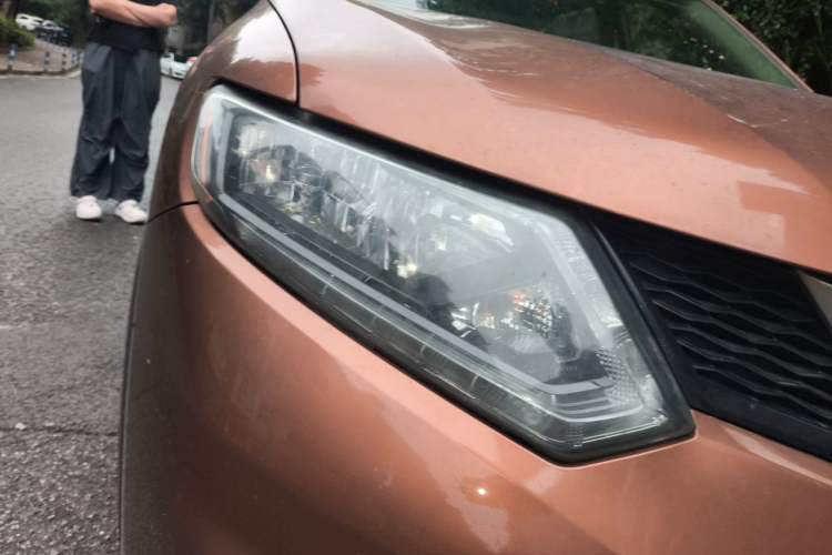 Used Nissan X-Trail 2014 2.0L CVT Comfort Edition 2WD Right Front Headlight