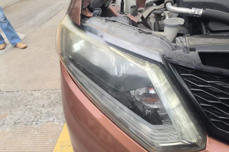 Used Nissan X-Trail 2014 2.0L CVT Comfort Edition 2WD Right Front Headlight